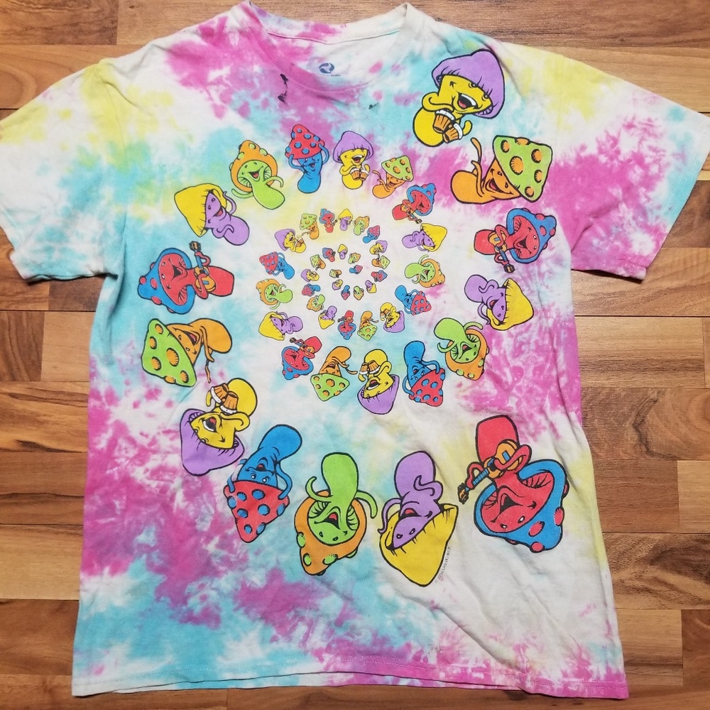 Vintage Mushrooms Tie Dye T Shirt. AMAZING! Wow!
